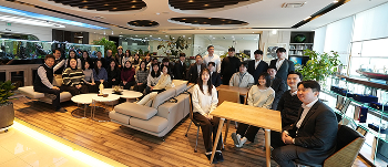 Shinjo Logitech Team Photo 2